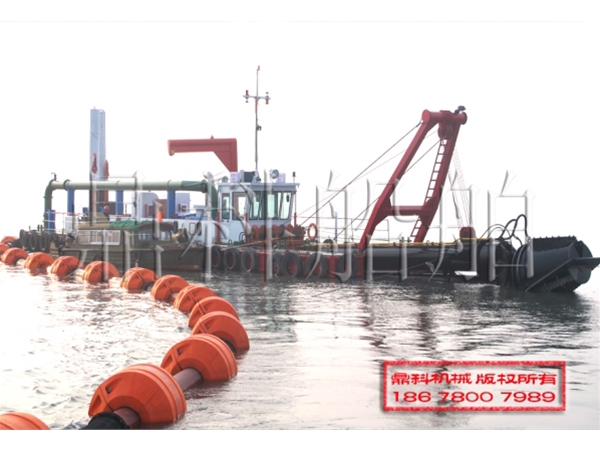 環(huán)保絞刀挖泥船施工現(xiàn)場(chǎng)