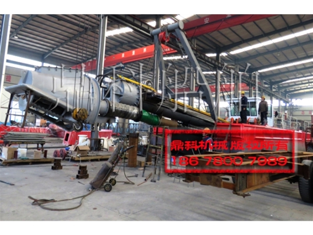 環(huán)保鉸刀挖泥船車間生產(chǎn)中